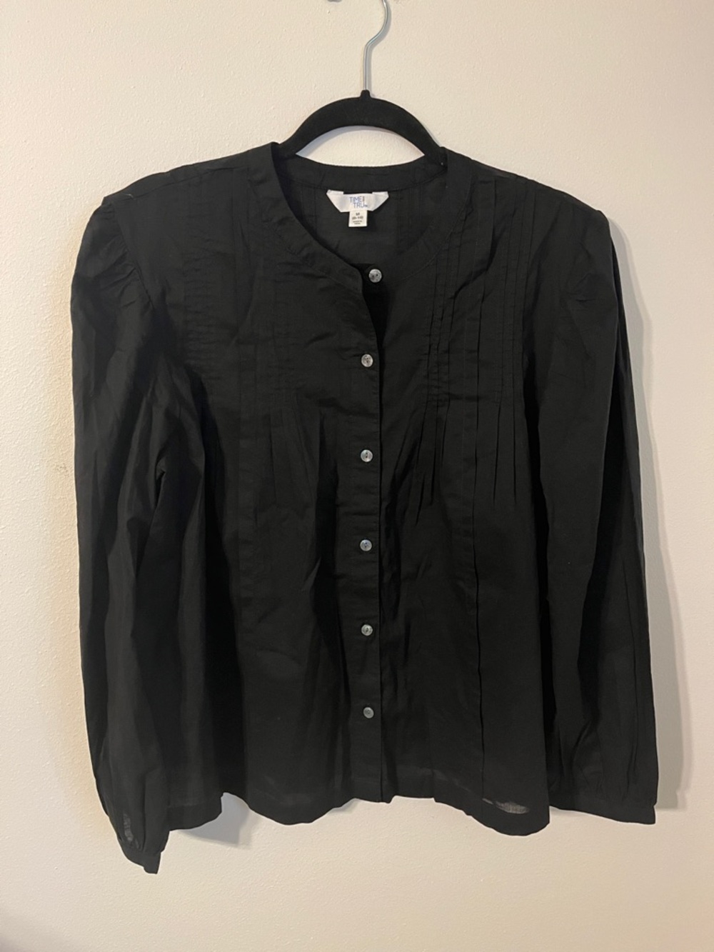 🛍️3/$10 Size M Black Pintuck Button-Front Blouse